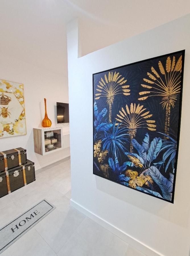 Ferienwohnung New! Renovated, Centrally Located, Private Entrance, Terrace Valencia Exterior foto