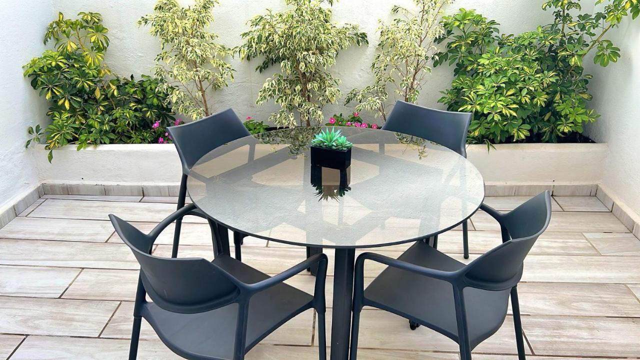 Ferienwohnung New! Renovated, Centrally Located, Private Entrance, Terrace Valencia Exterior foto