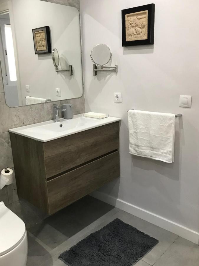 Ferienwohnung New! Renovated, Centrally Located, Private Entrance, Terrace Valencia Exterior foto